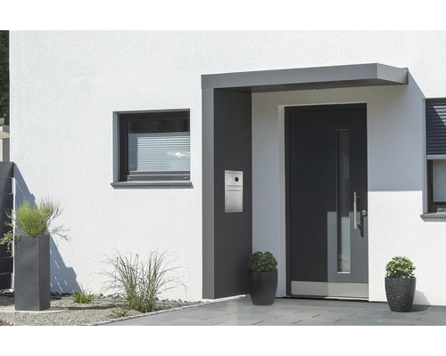 Gutta Vordach BS Plus 160 RAL 7016 anthrazit 200x90 cm Seitenteil links inkl. Briefkasten integrierter Kamera und Sprechanlage Edelstahl Wasserablauf im Seitenteil Außenansicht eines Hauses mit Haustür, Briefkasten und Fenster