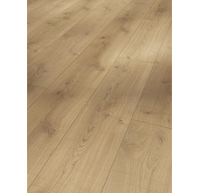 Nahaufnahme von Laminatboden mit Holzoptik