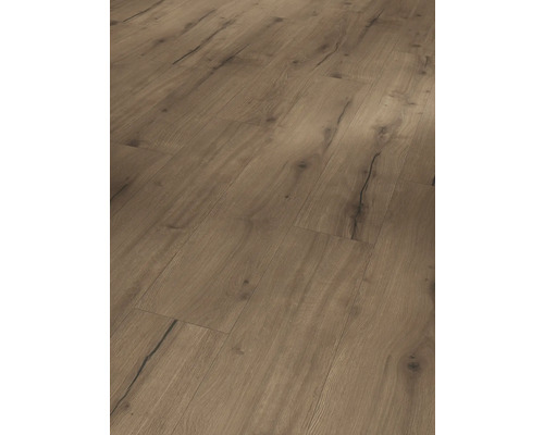 Nahaufnahme von Laminatboden in Holzoptik