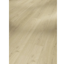 Nahaufnahme von hellem Laminatboden mit Holzstruktur.