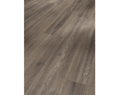 Nahaufnahme von Paneelen mit Holzoptik für Bodenbeläge.