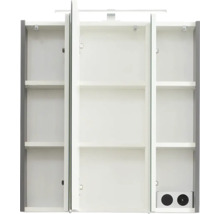 Geöffneter Spiegelschrank mit drei Türen und Einlegeböden