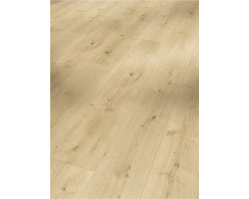 Holzboden mit Laminatpaneelen