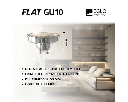 Flaches GU10 Leuchtmittel mit den Maßen 50 Millimeter Durchmesser und 35 Millimeter Höhe vor Wohnzimmerhintergrund.