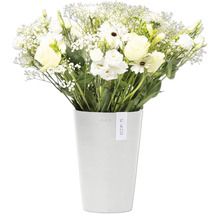 Blumenstrauß mit Schleierkraut und Rosen in weißem Übertopf