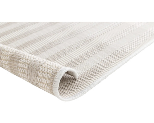 Detailansicht eines gestreiften Teppichs