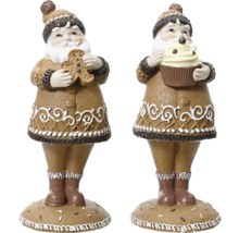 Zwei Weihnachtsmannfiguren aus Polyresin, die ein Lebkuchenmännchen und einen Muffin halten, als festliche Dekoration