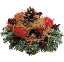 Gesteck mit Tannenzweigen, Zapfen und Dekoration