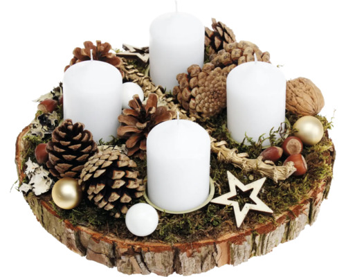 Adventskranz mit Kerzen, Tannenzapfen, Moos und Stern