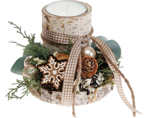 Weihnachtsdekoration mit Kerze, Holzsockel und Dekorationen
