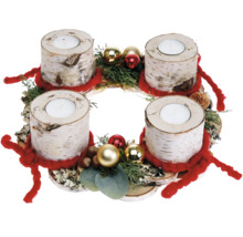 Adventskranz mit Kerzenhaltern aus Birkenholz, dekoriert mit Weihnachtskugeln und Tannenzweigen