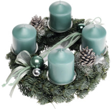 Adventskranz mit vier Kerzen, Tannenzapfen und Dekoration