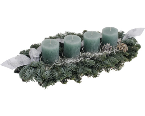 Adventsgesteck Tischgesteck L 50 B 22 cm H ca. 11 cm inkl. 4 Rustik Kerzen Ø 6 cm H 8 cm smaragd Adventsgesteck mit vier Kerzen, Tannenzweigen, Schleifen und Dekoration