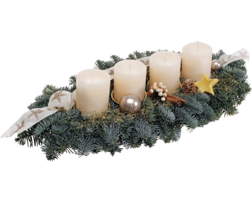 Adventsgesteck Tischgesteck L 50 B 22 cm H ca. 11 cm inkl. 4 Rustik Kerzen Ø 6 cm H 8 cm creme Adventskranz mit vier Kerzen, Tannenzweigen und Dekorationen