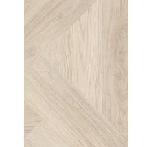 Holzbodenbelag im Fischgrätenmuster