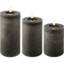 Drei schwarze Stumpenkerzen mit LED-Flamme
