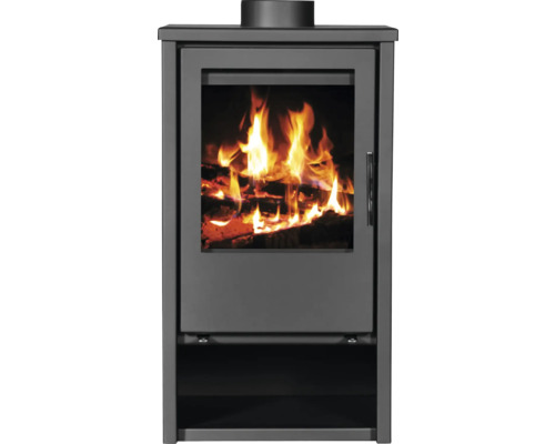 Kaminofen mit Holzfeuer im Brennraum