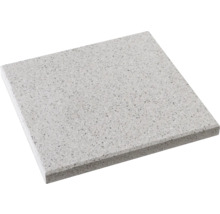 Quadratische Betonplatte mit gesprenkelter Oberfläche