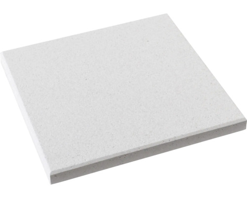 Eine einzelne weiße Terrassenplatte