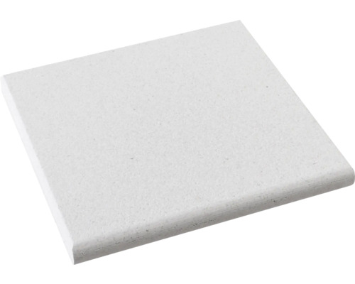 Weiße Fensterbank aus Kunststein