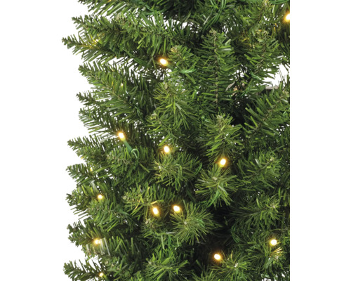 Detailansicht eines künstlichen Weihnachtsbaums mit LED-Lichtern.