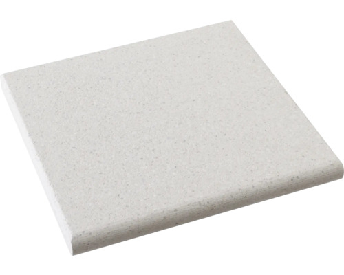 Helle Fensterbank aus Stein