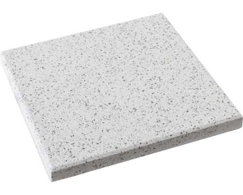 Helle Betonplatte mit gesprenkelter Oberfläche