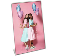 Tischrahmen mit einem Foto von zwei Frauen mit Ballons