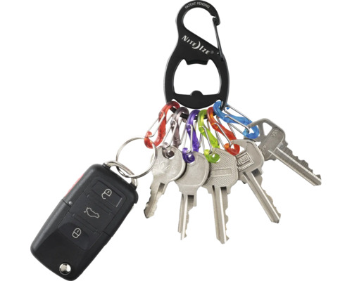 Schlüsselanhänger mit Karabiner und Flaschenöffnerfunktion mit mehreren Schlüsseln und einem Autoschlüssel