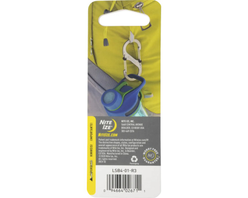 Nite Ize S-Biner SlideLock Karabiner mit Trinkflasche an einem Rucksack befestigt