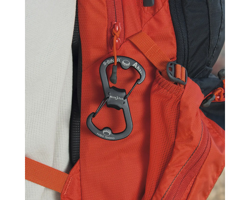 Nite Ize S-Biner Ahhh Karabiner am Rucksack