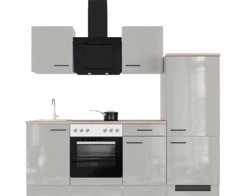 Komplette Küche mit Spüle, Herd, Dunstabzugshaube und Schränken