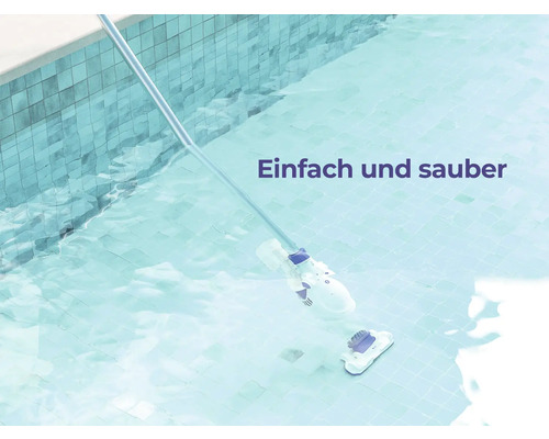 Poolreiniger im Einsatz unter Wasser