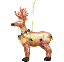 Dekorativer Hirsch mit Lichterkette als Christbaumschmuck