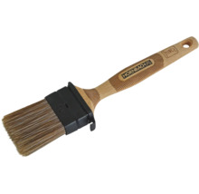 Flachpinsel mit Holzgriff und schwarzer Borstenhalterung
