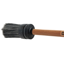 Rundpinsel mit Borsten und Holzgriff