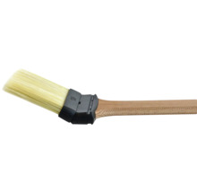 Flächenstreicher mit Kunststoffborsten und Holzgriff