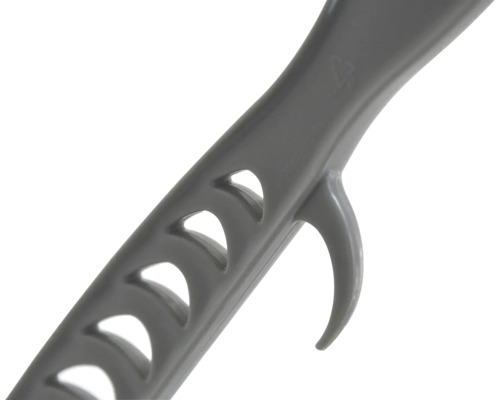 Detailansicht eines Wäscheständers mit Haken und Öffnungen