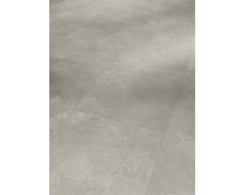 Graue Bodenfliesen verlegt