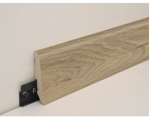 Sockelleiste mit Clipbefestigung an der Wand