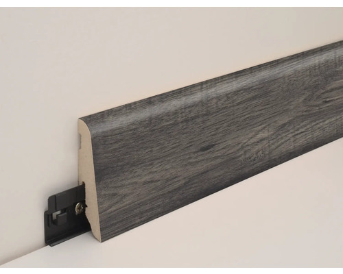Fußleiste mit Clipmontage an Wand