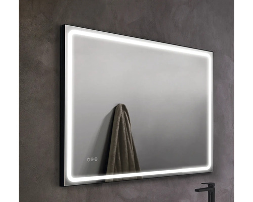 Rechteckiger Spiegel mit LED-Beleuchtung im Badezimmer