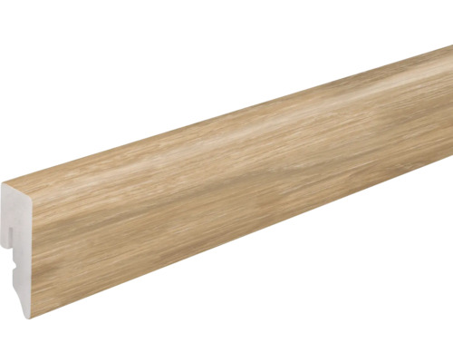 Fußleiste mit Holzstruktur