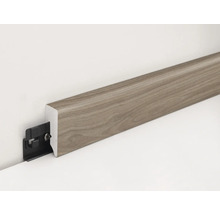 Sockelleiste in Holzoptik mit Clipbefestigung an der Wand.