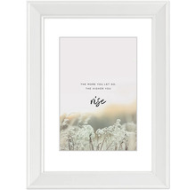 Gerahmtes Poster mit dem Spruch ''The more you let go. The higher you rise.''