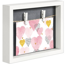 Dekorativer Bilderrahmen mit Herzmotiv und Wäscheklammern