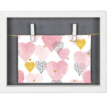 Dekorativer Bilderrahmen mit Herzmuster und Wäscheklammern