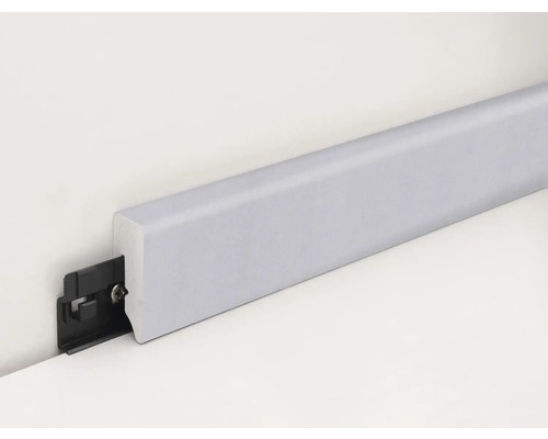 Sockelleiste mit Clipbefestigung an einer Wand