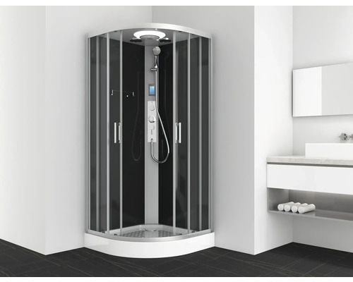 Eckdusche mit Duschpaneel im Badezimmer