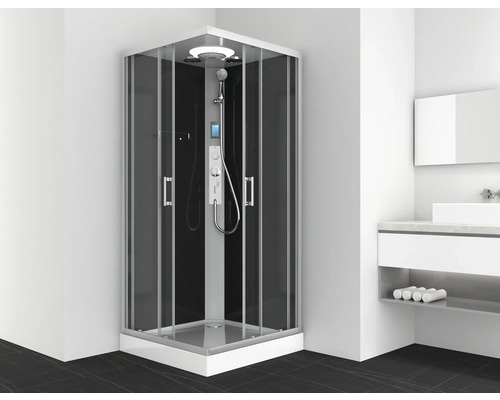 Eckdusche mit Duschkopf und Handbrause im Badezimmer